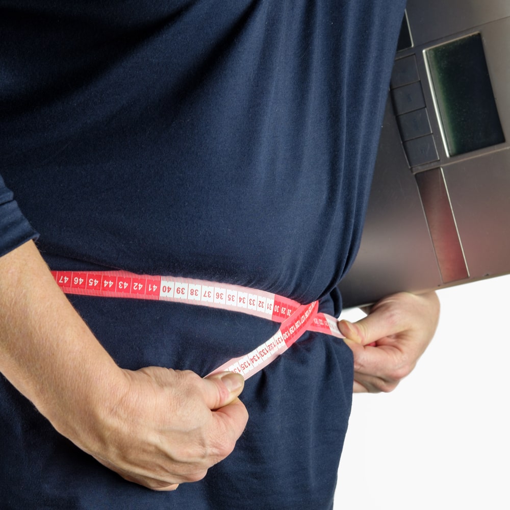Übergewicht Adipositas Maßband Bauchumfang messen.