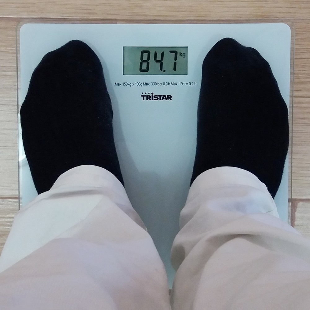 Übergewicht Adipositas abnehmen und Waage